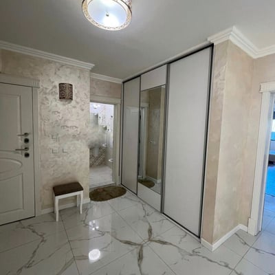 Location d’un appartement spacieux et lumineux de 3 pièces, 130 m², Varna, Bulgarie